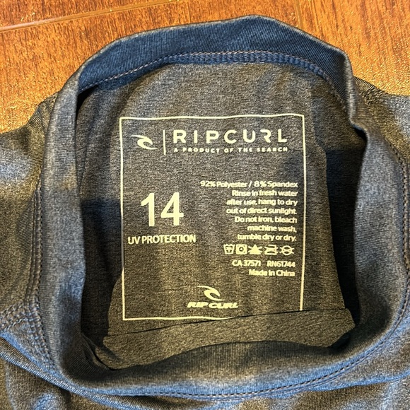 30 UV protection Rip Curl rashguard - Picture 4 of 4